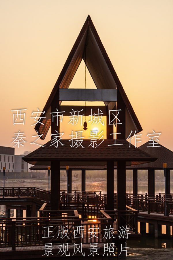 夕阳黄昏下的中国陕西西安世博园东南亚风情街景观