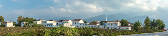 中国陕西省西安市秦岭北麓山脉秋天的自然风景全景图