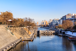 冬天中国陕西西安明城墙环城公园雪景