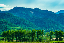 夏天的中国陕西西安秦岭北麓山脉风景