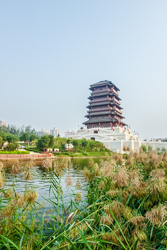 夏天的中国陕西西安汉城湖大风阁景观风景