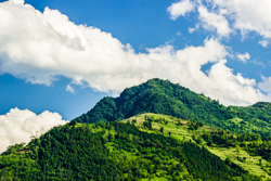 夏季中国陕西西安秦岭北麓山脉绿色风景