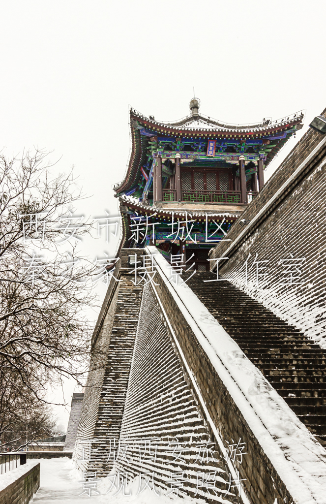 冬天的中国陕西西安明城墙文昌门魁星楼雪景景观